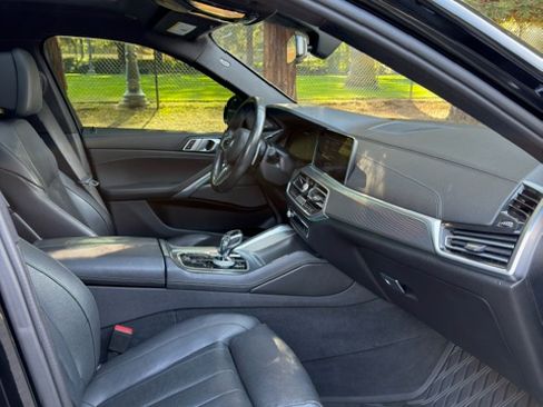 Used 2021 BMW X6 M50i w/ Executive Package image 8