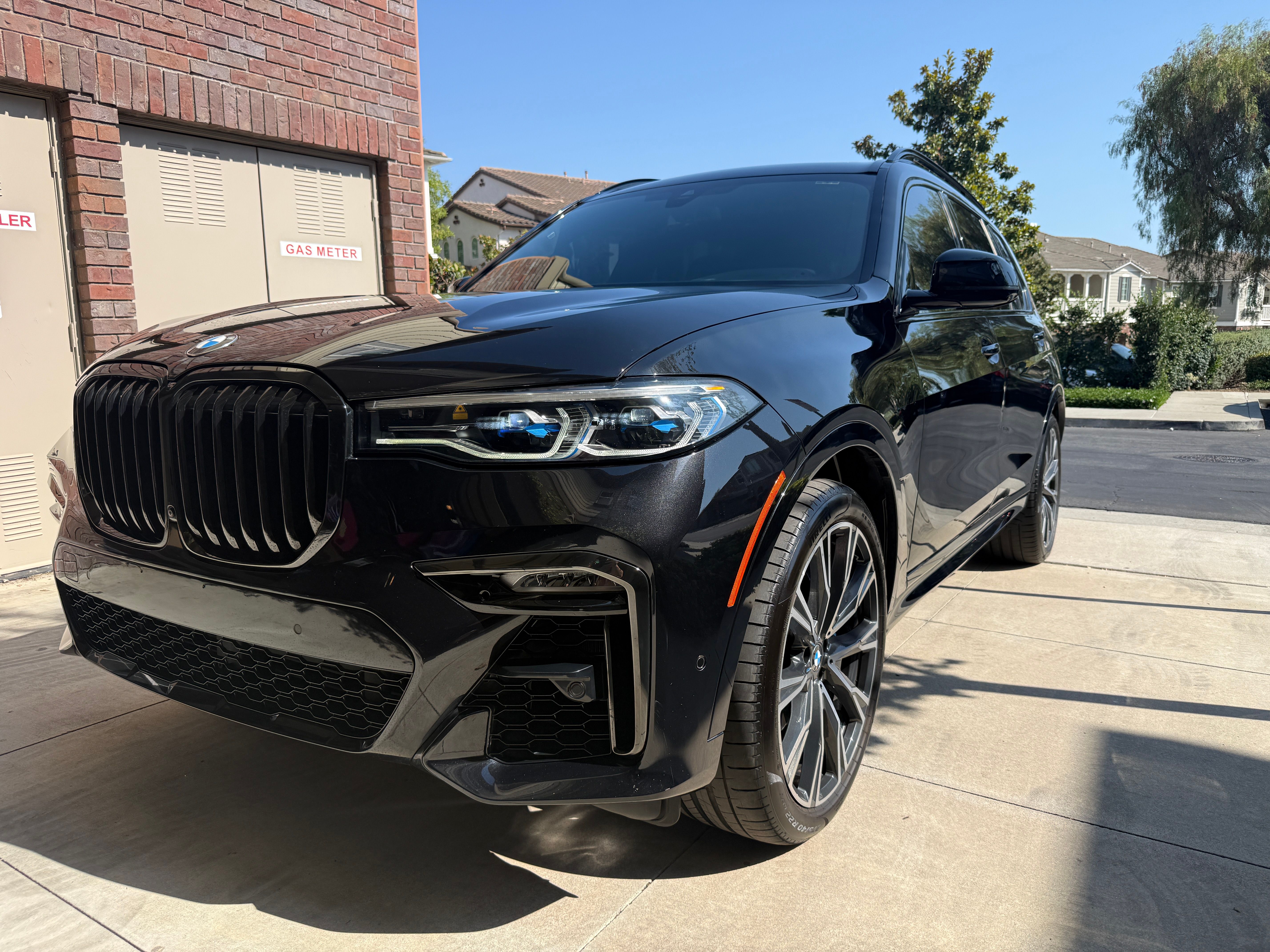 Used 2021 BMW X7 M50i w/ Dynamic Handling Package AWD/4WD image 1