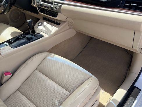 Used 2015 Lexus ES 350 w/ Premium Package image 13