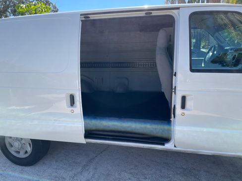 Used 2010 Ford E-250 and Econoline 250 image 14