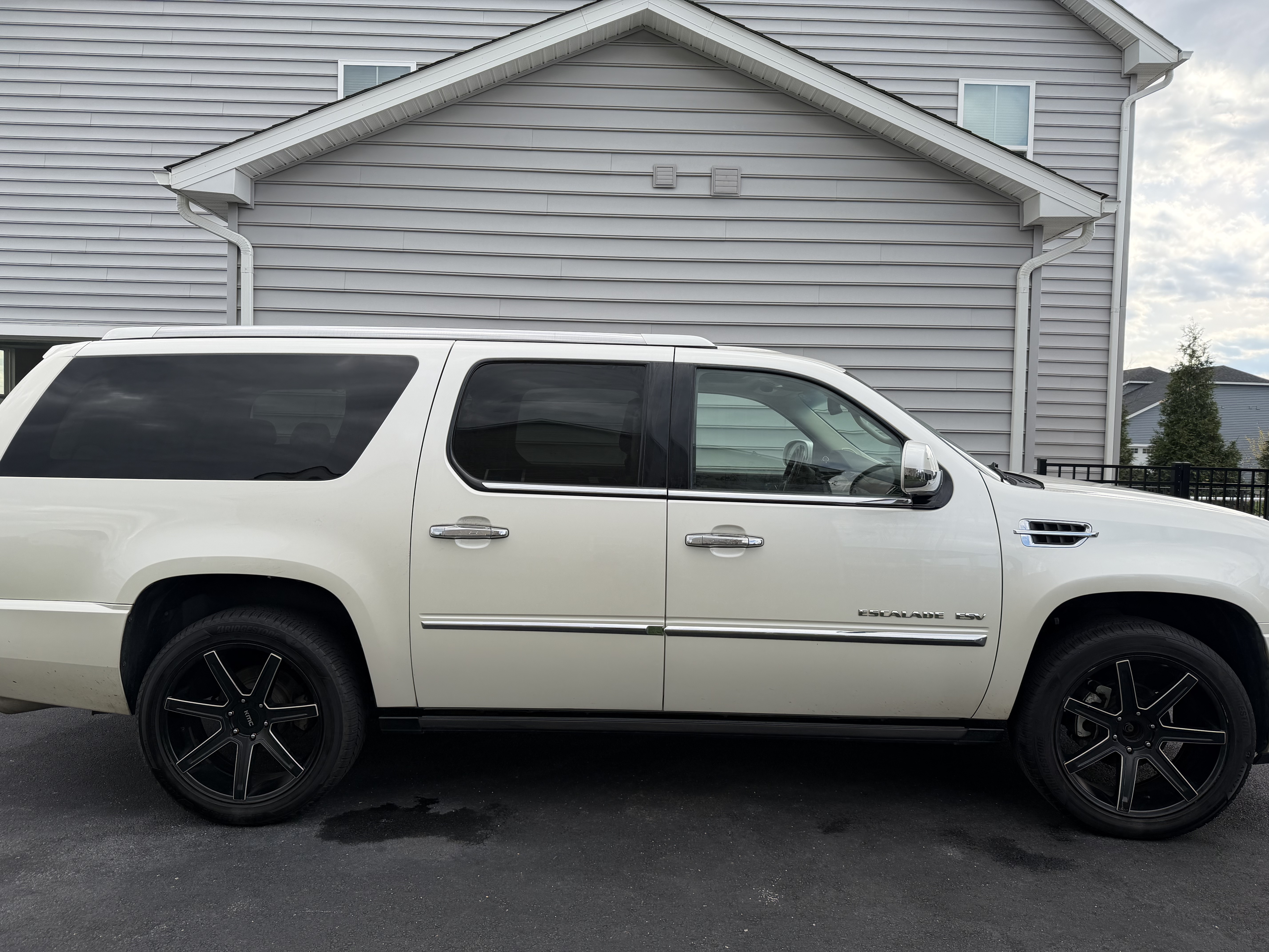 Used 2014 Cadillac Escalade ESV Platinum AWD/4WD image 5