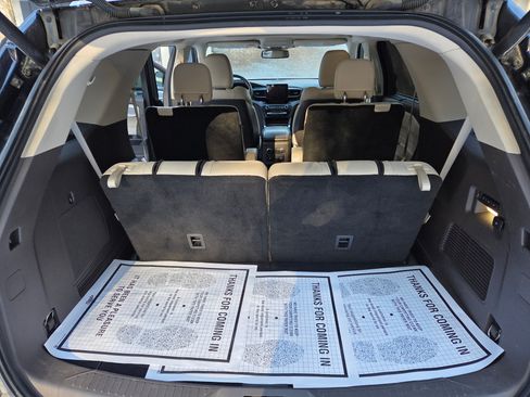 Used 2020 Ford Explorer Platinum image 11