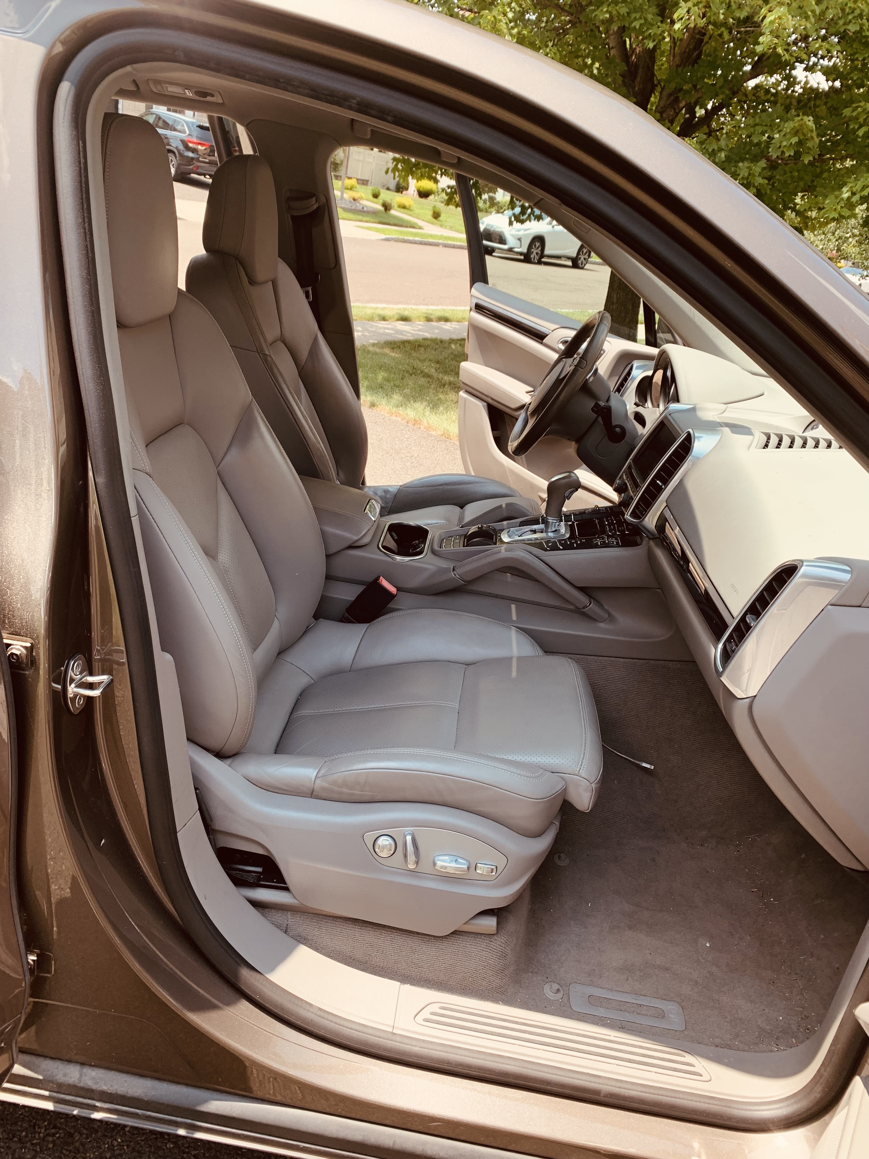 Used 2014 Porsche Cayenne AWD/4WD image 6