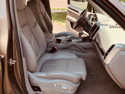 Used 2014 Porsche Cayenne AWD/4WD image 6