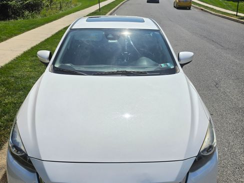 Used 2018 MAZDA MAZDA3 Touring FWD image 1