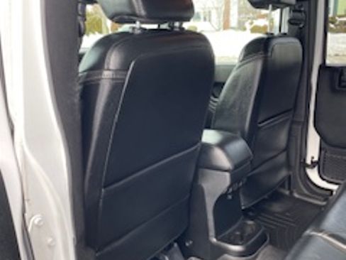 Used 2018 Jeep Wrangler Unlimited Sahara image 14