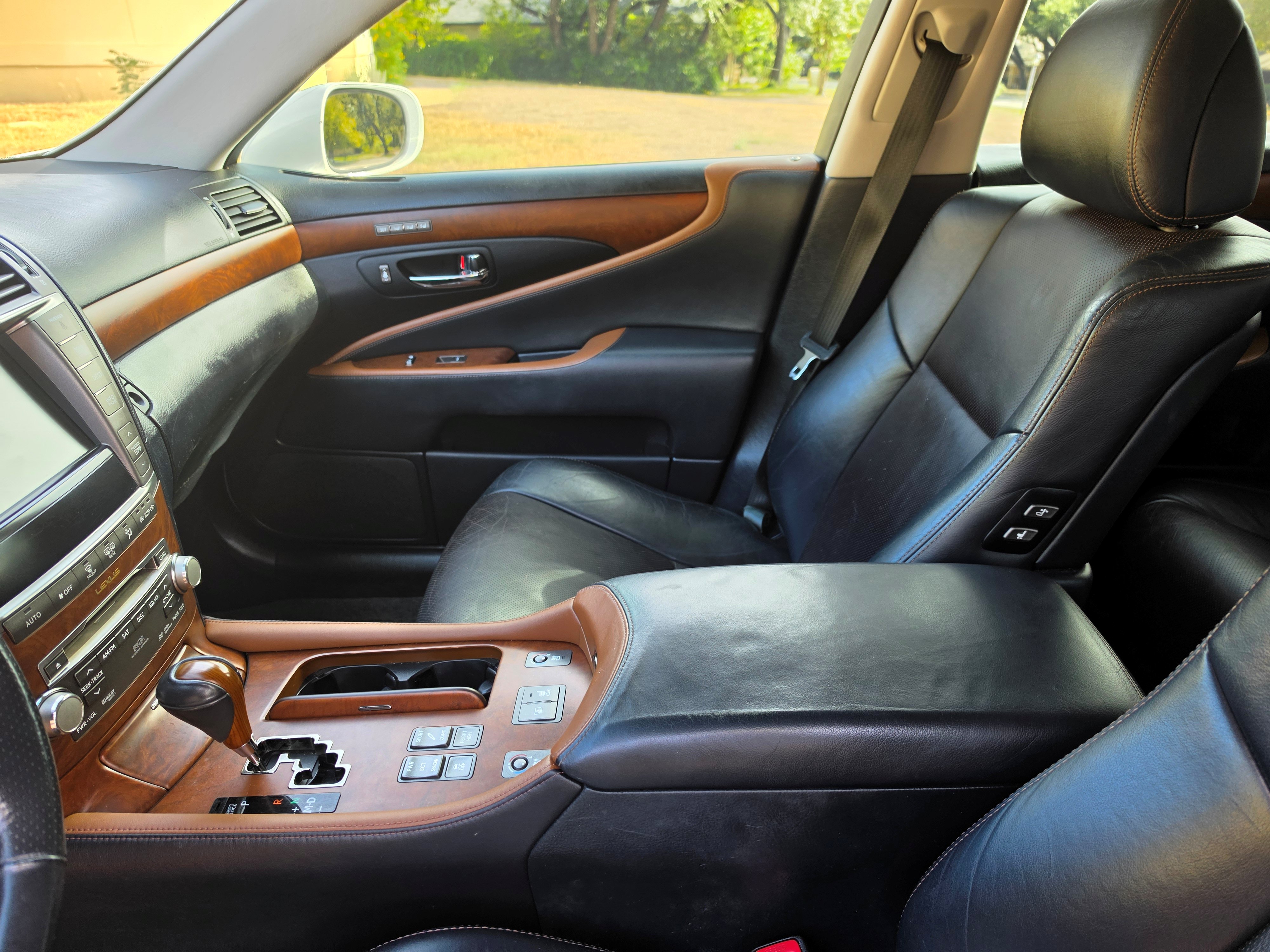 Used 2010 Lexus LS 460 w/ Sport Pkg RWD image 8