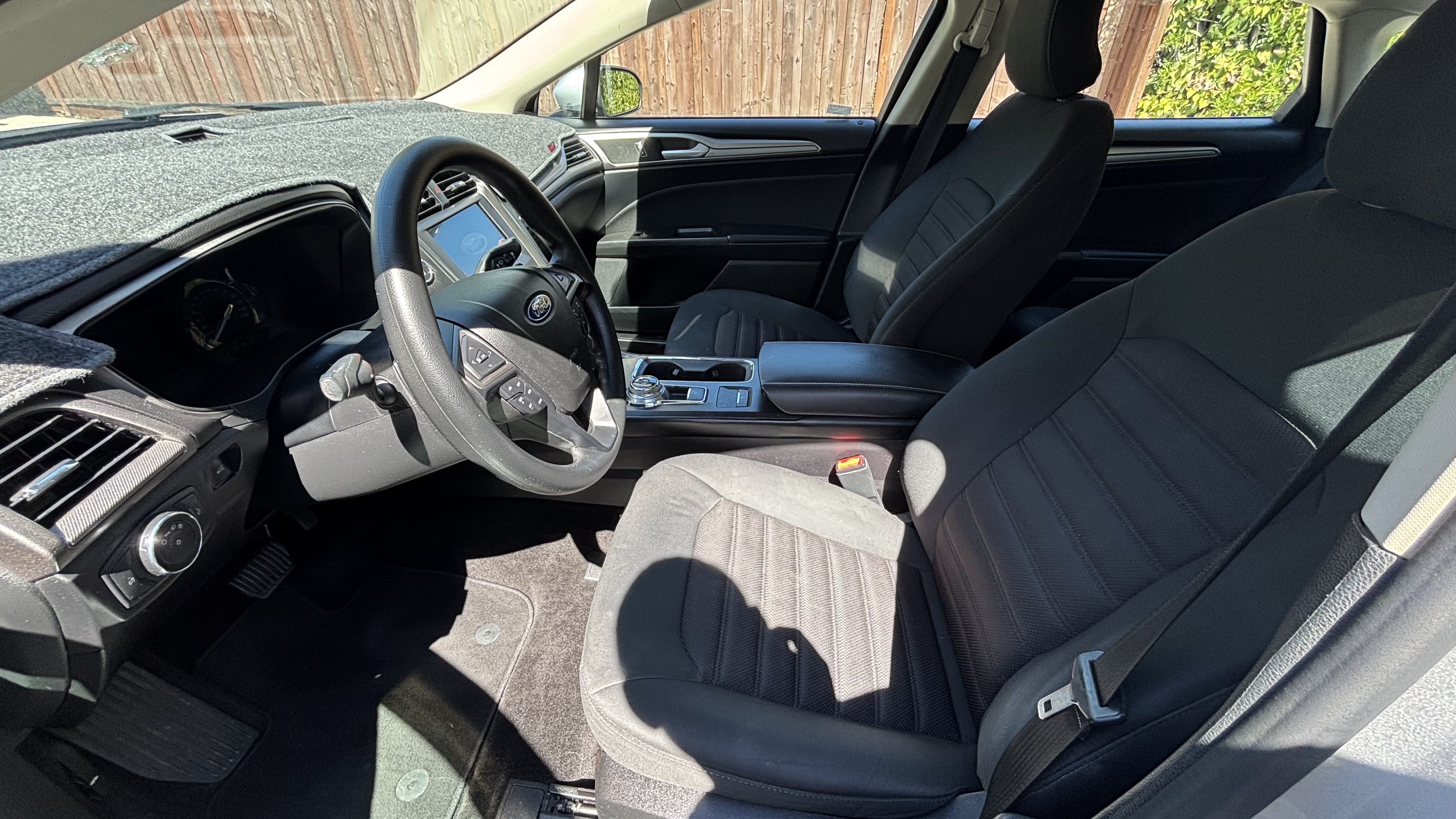 Used 2018 Ford Fusion SE w/ Fusion SE Technology Package FWD image 8