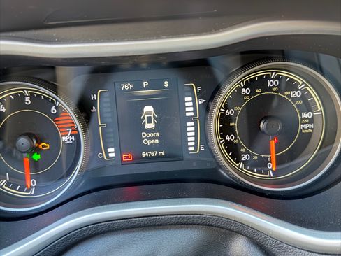 Used 2016 Jeep Cherokee Sport image 17