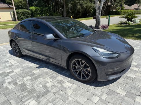 Used 2020 Tesla Model 3 image 1