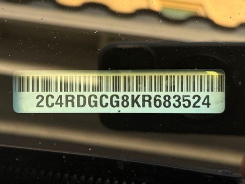 Used 2019 Dodge Grand Caravan SXT w/ Blacktop Package FWD image 10