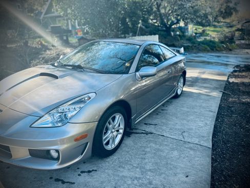 Used 2005 Toyota Celica GT image 2