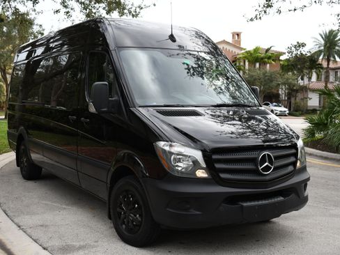 Used 2018 Mercedes-Benz Sprinter 3500 image 11