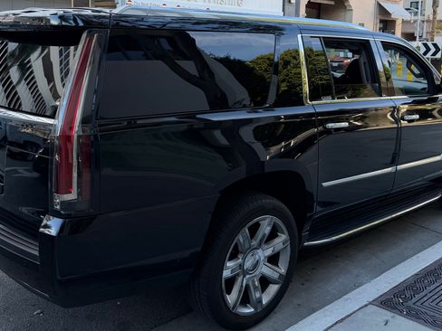 Used 2020 Cadillac Escalade ESV Luxury image 5
