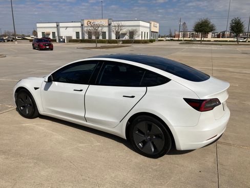 Used 2023 Tesla Model 3 Standard Range image 1