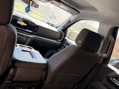 Used 2023 Chevrolet Silverado 1500 LT image 12