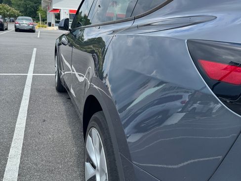 Used 2023 Tesla Model Y Long Range AWD/4WD image 9
