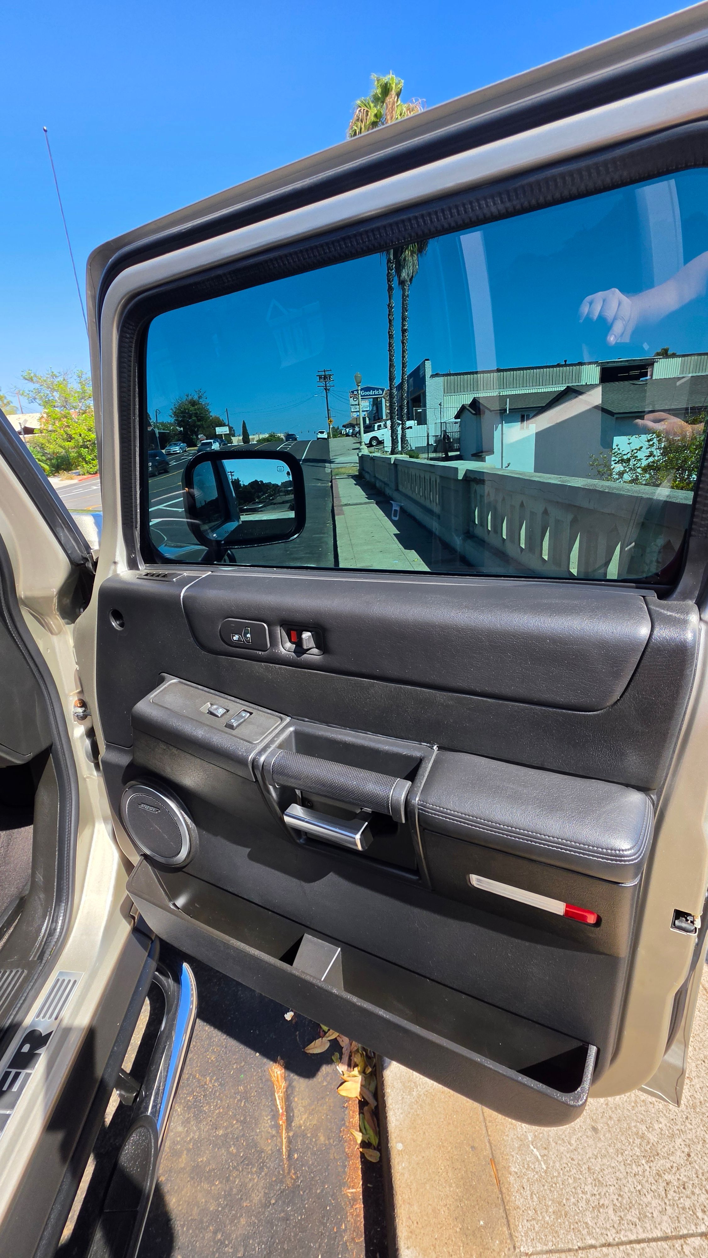 Used 2005 HUMMER H2 w/ Preferred Equipment Group AWD/4WD image 30