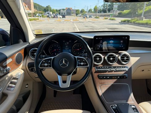 Used 2022 Mercedes-Benz GLC 300 4MATIC image 14