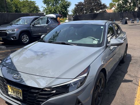 Used 2023 Hyundai Elantra SEL FWD image 2