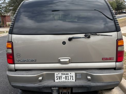 Used 2001 GMC Yukon Denali image 10