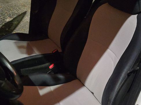 Used 2012 Toyota Yaris LE image 9