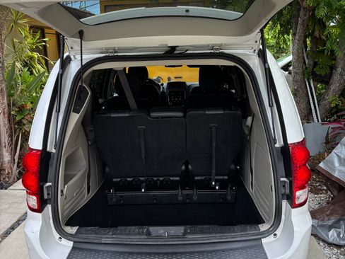 Used 2019 Dodge Grand Caravan SXT FWD image 5