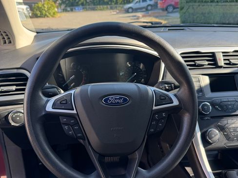 Used 2016 Ford Fusion SE FWD image 8