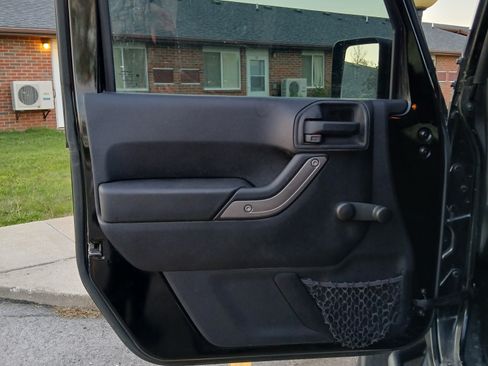 Used 2014 Jeep Wrangler Sport AWD/4WD image 18