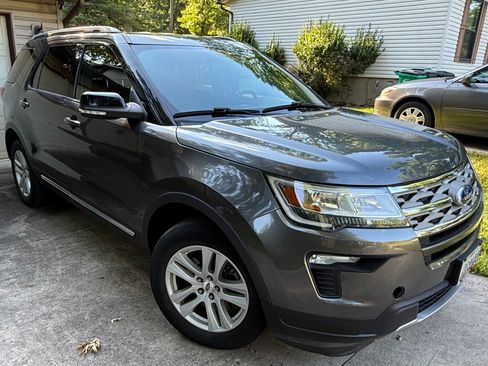 Used 2018 Ford Explorer XLT w/ Equipment Group 201A AWD/4WD image 2