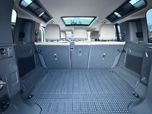 Used 2022 Land Rover Defender 110 S image 9