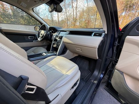 Used 2019 Land Rover Discovery Sport HSE image 12