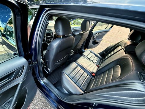 Used 2015 Volkswagen GTI SE FWD image 11