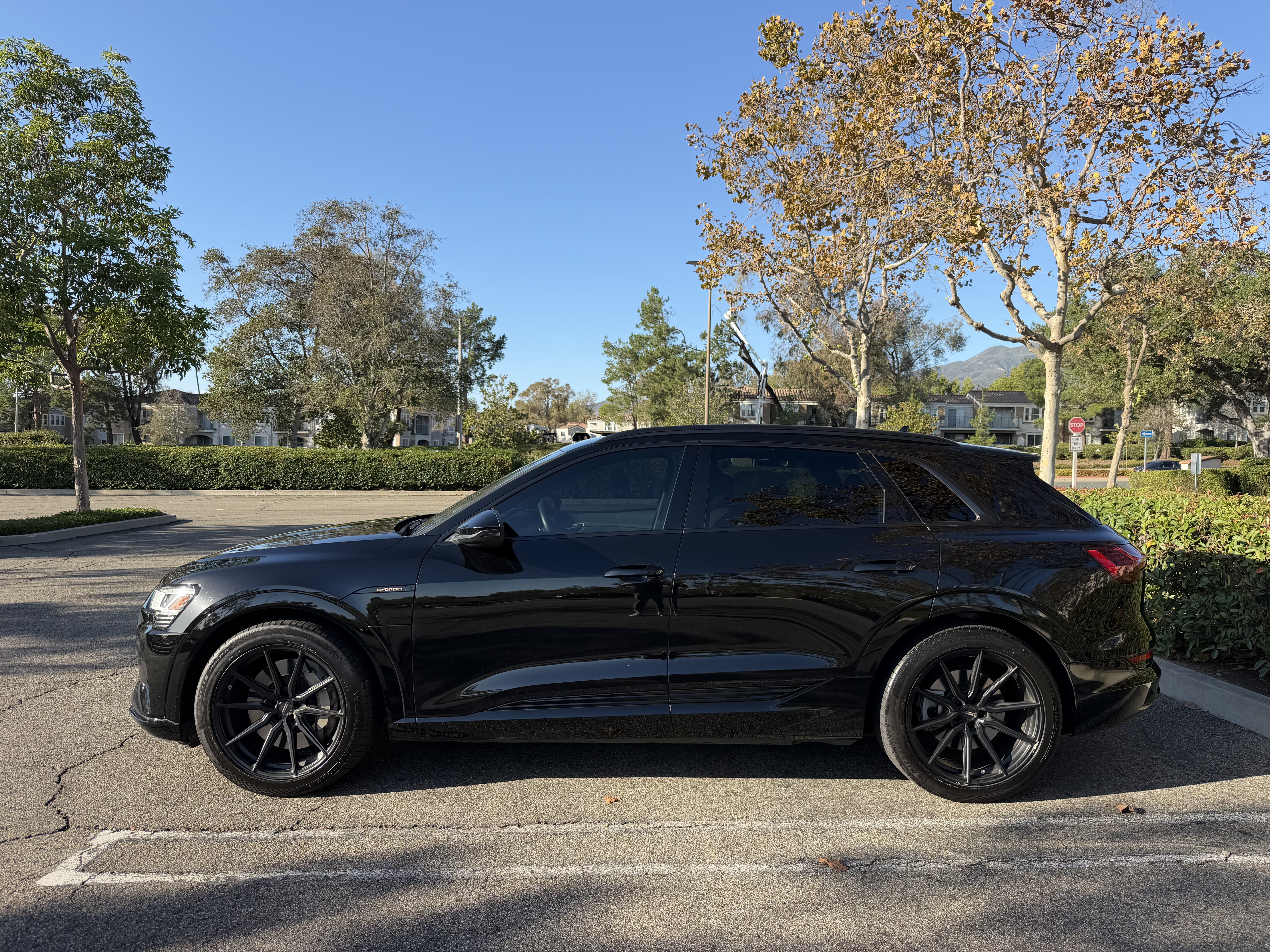 Used 2022 Audi e-tron Premium AWD/4WD image 6