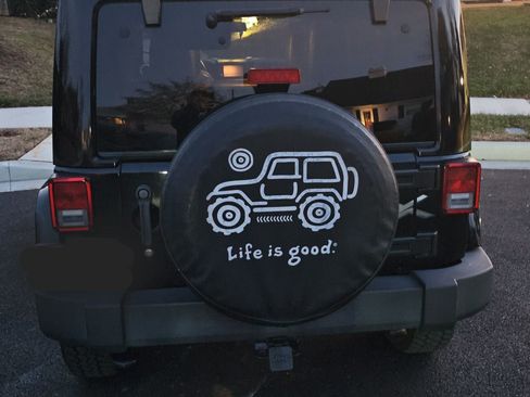 Used 2015 Jeep Wrangler Unlimited Sahara image 5