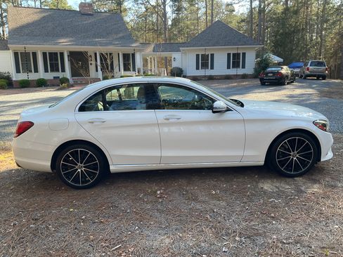 Used 2021 Mercedes-Benz C 300 Sedan image 5