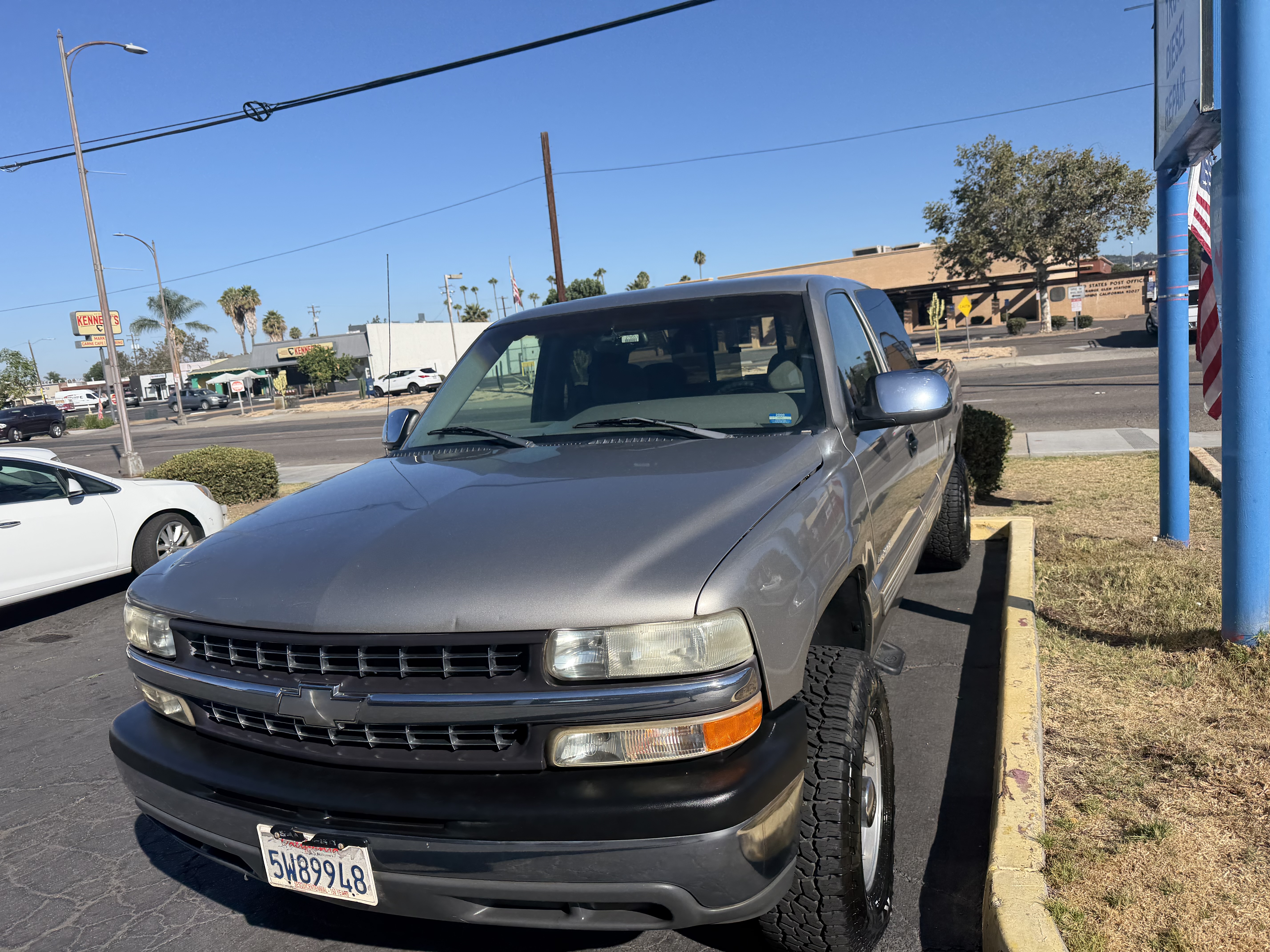 Used 1999 Chevrolet Silverado 2500 LS w/ Firm Ride Suspension Pkg RWD image 4
