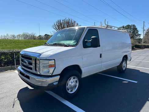 Used 2011 Ford E-150 and Econoline 150 w/ PWR Group image 2