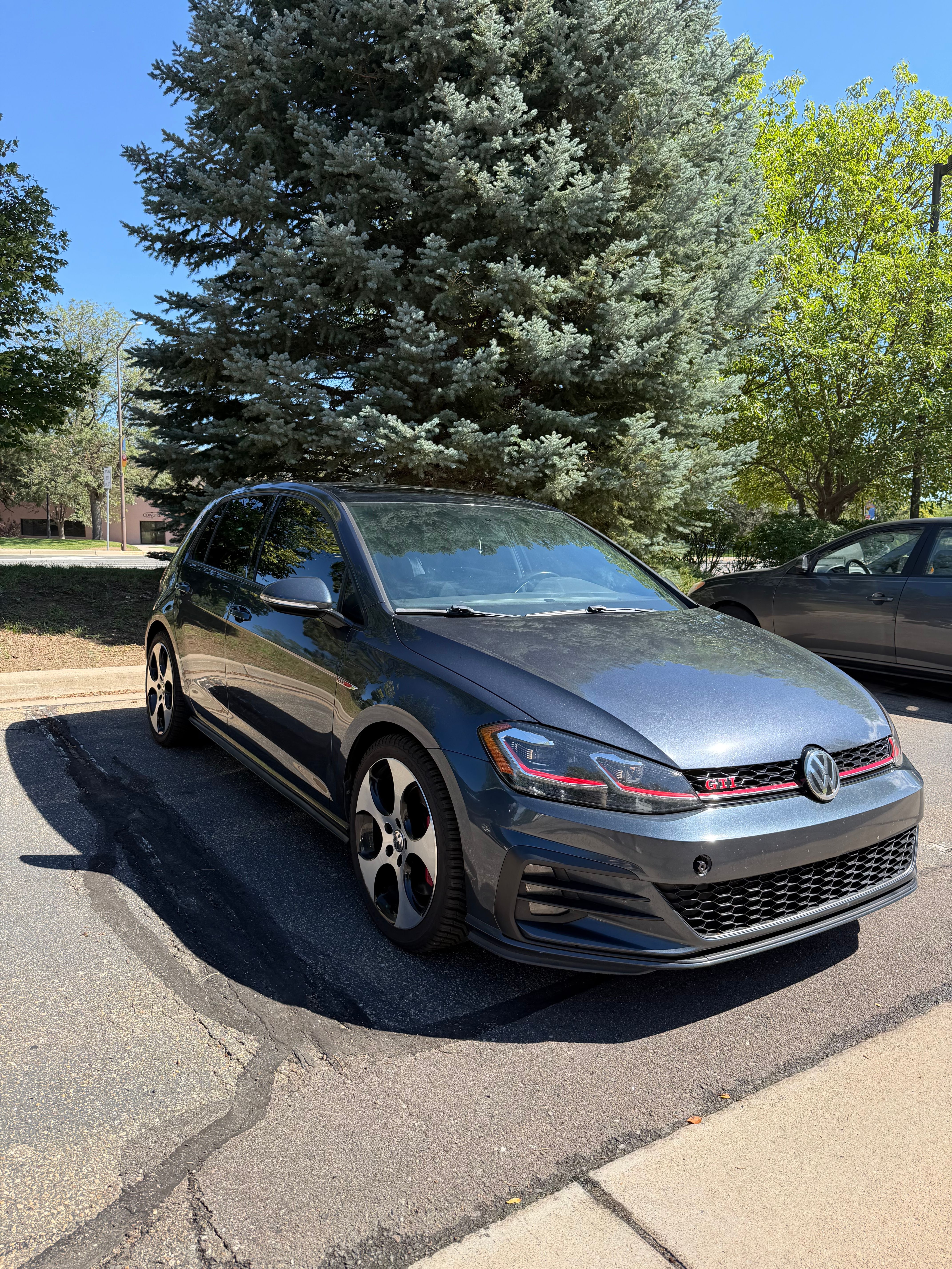 Used 2018 Volkswagen GTI SE FWD image 1