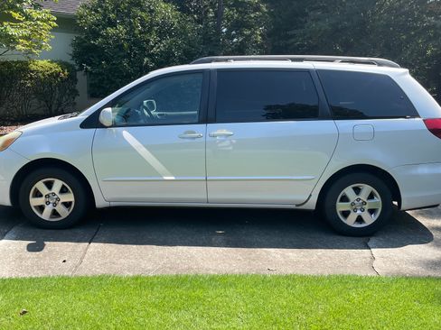 Used 2004 Toyota Sienna XLE FWD image 8