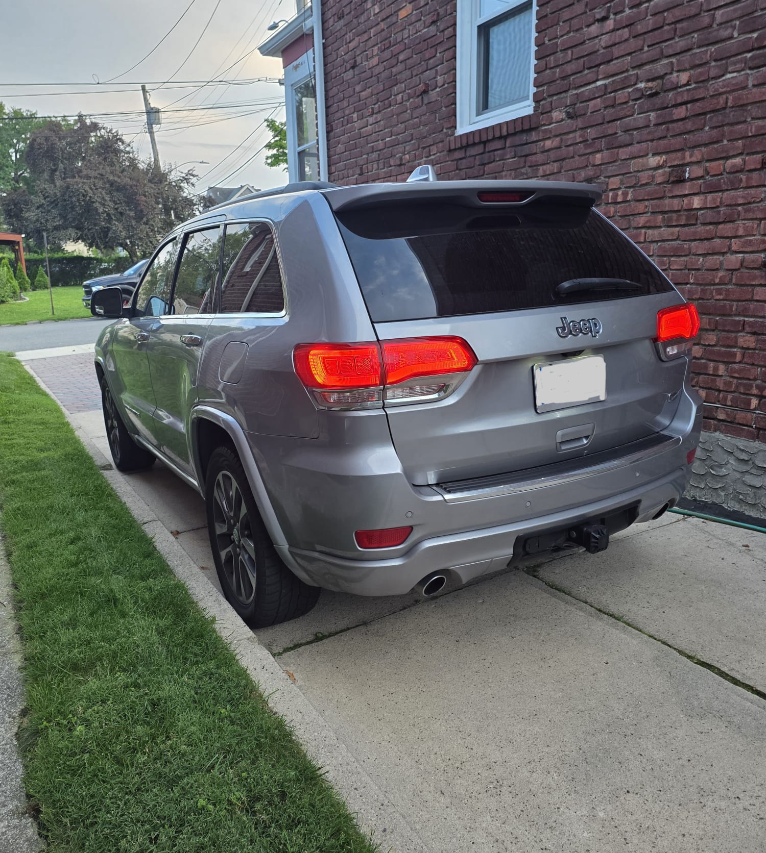 Used 2017 Jeep Grand Cherokee Overland w/ Trailer Tow Group IV RWD image 13