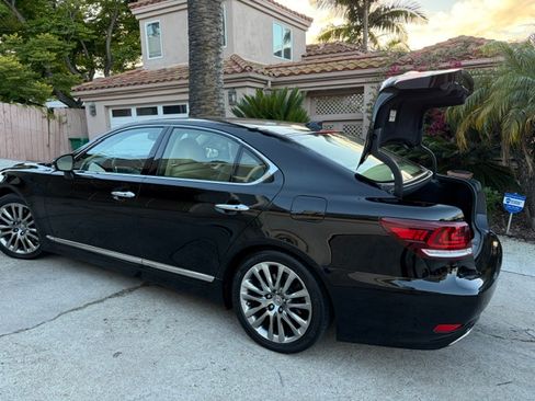 Used 2017 Lexus LS 460 w/ Comfort Package RWD image 4