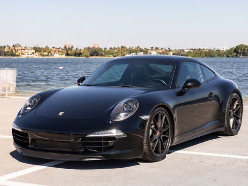 Used 2015 Porsche 911 Carrera 4S image 1