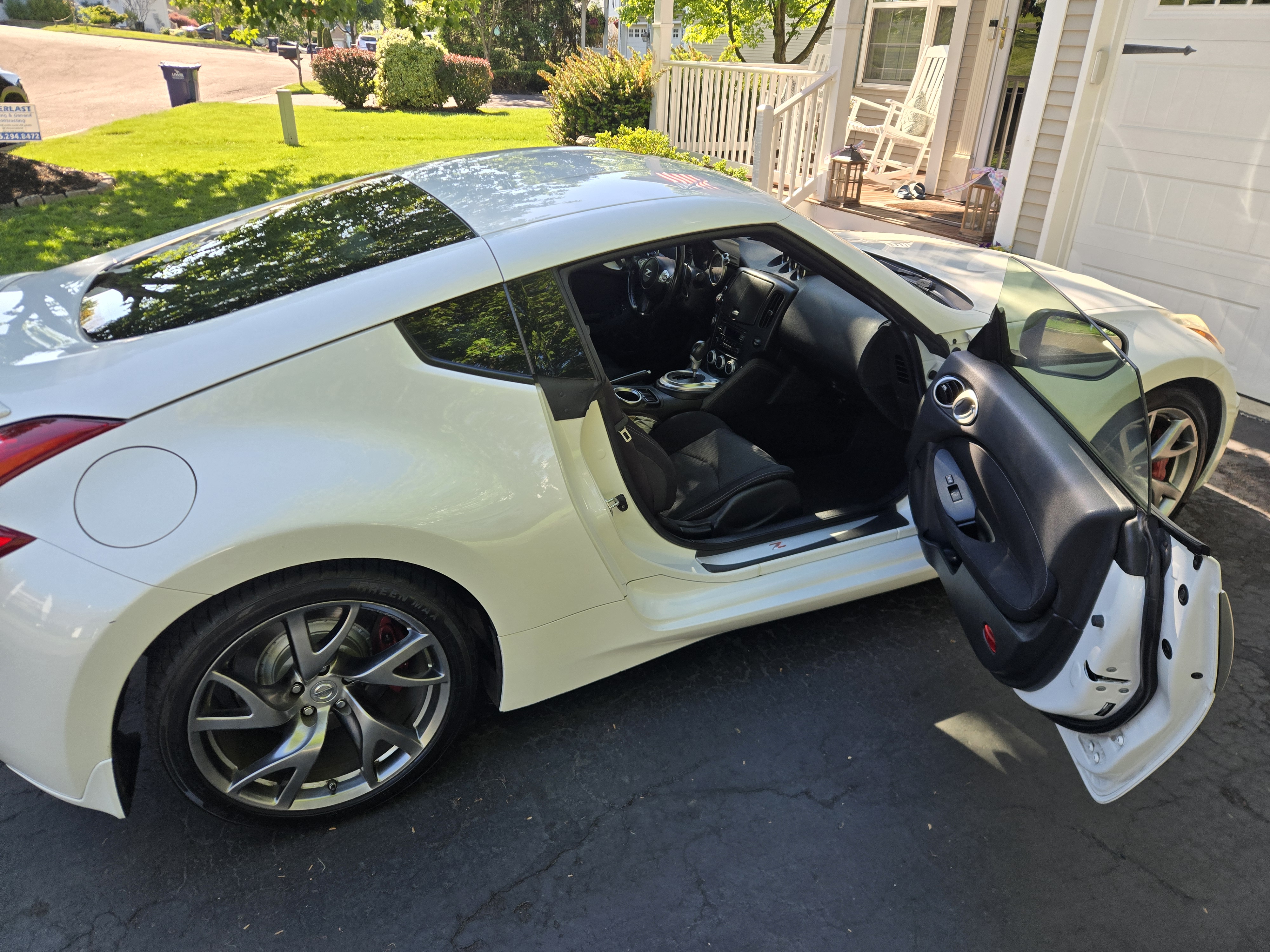 Used 2016 Nissan 370Z Coupe RWD image 5