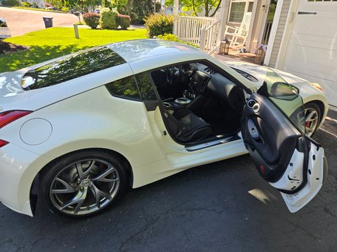 Used 2016 Nissan 370Z Coupe RWD image 5