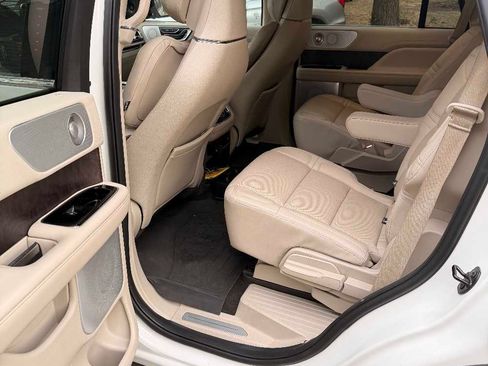 Used 2020 Lincoln Navigator Reserve w/ Luxury Package image 13