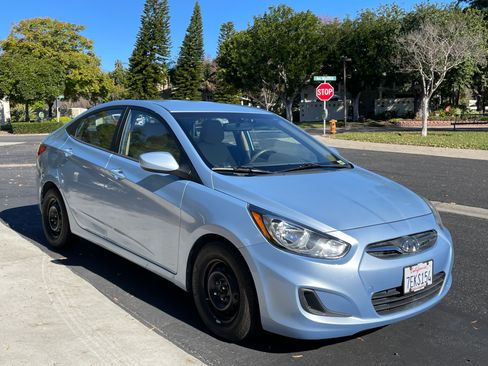 Used 2014 Hyundai Accent GLS image 2