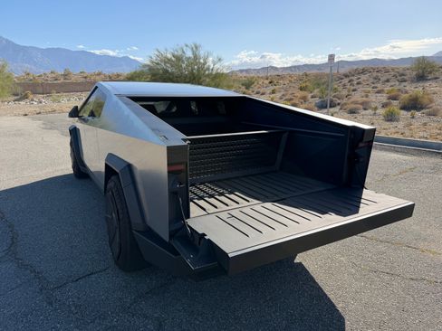 Used 2024 Tesla Cybertruck Cyberbeast AWD/4WD image 8