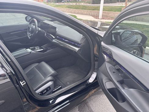 Used 2024 BMW i5 M60 w/ Executive Package image 23