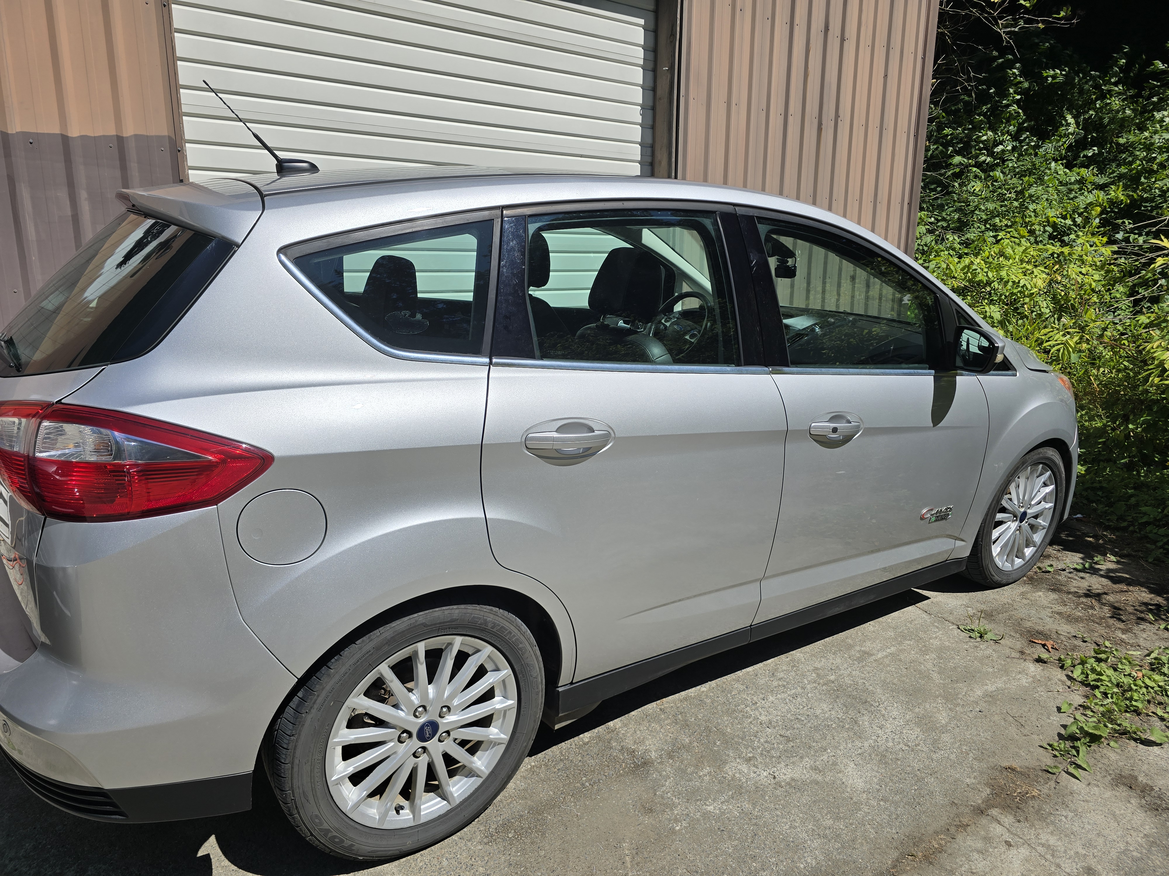 Used 2016 Ford C-MAX Energi SEL w/ Equipment Group 303A FWD image 1